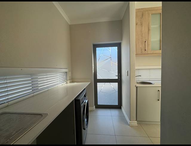 4 BEDROOM HOUSE FOR SALE IN PARKLANDS NORTH